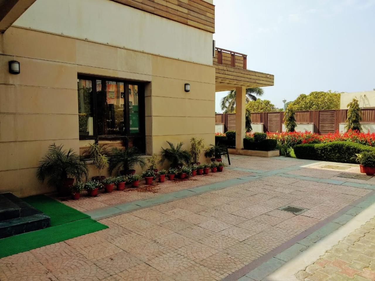 When In Gurgaon - Artemis Hospital 1 Min Walk, Fortis & Medanta 4 Mins Drive Экстерьер фото