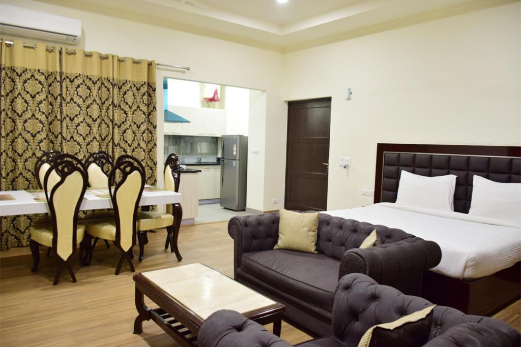 When In Gurgaon - Artemis Hospital 1 Min Walk, Fortis & Medanta 4 Mins Drive Экстерьер фото